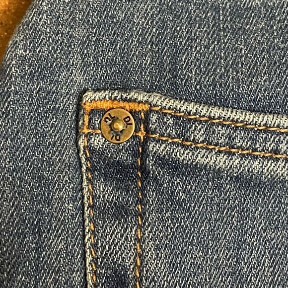 DL1961 Mini Parker Swagger Denim Skirt Made w/American Cotton (Medium) - Picture 6 of 16